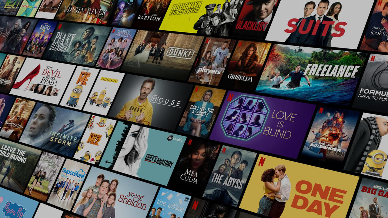 Une sélection de films et de séries sur un écran de télévision